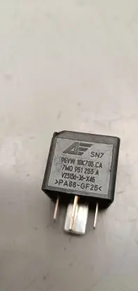 Volkswagen Golf IV Other relay 7M0951253A 95VW10K705CA PA66GF25