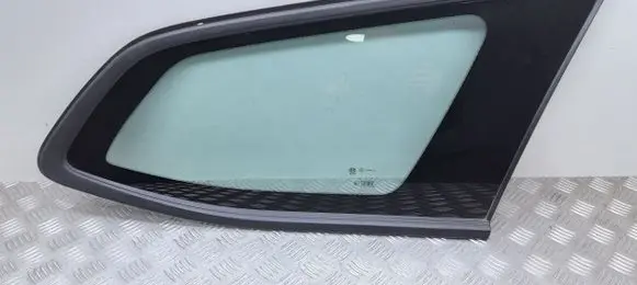 Peugeot 308 Rear side window