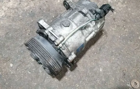 Volkswagen Golf IV Air conditioning (A/C) compressor (pump) 1J0820803K