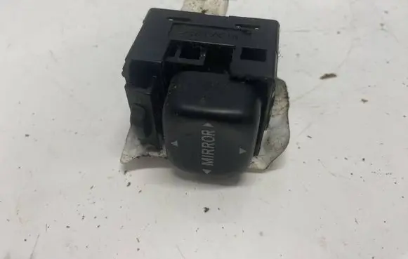 Toyota Yaris Verso Wing mirror switch