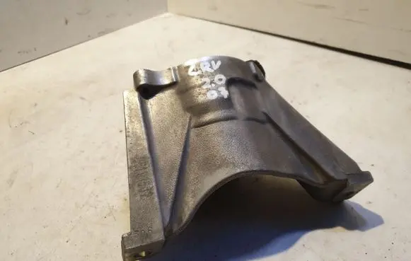 Honda CR-V Engine mount bracket
