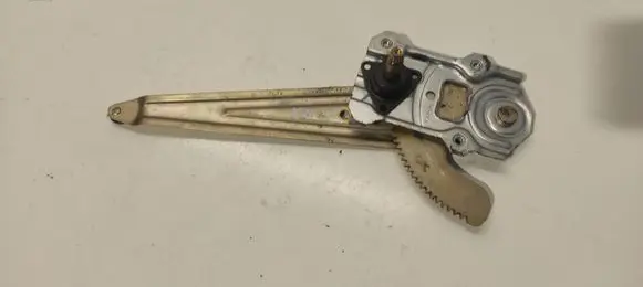 Rear door manual window regulator