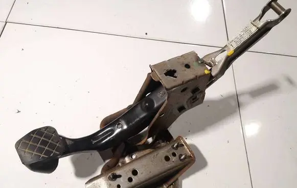 Volkswagen Polo IV 9N3 Brake pedal 6q1721058a