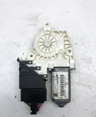 Skoda Octavia Mk2 (1Z) Rear door window regulator motor 5K0959794 5K0959704A
