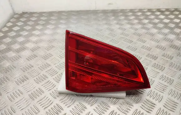 Tailgate rear/tail lights
