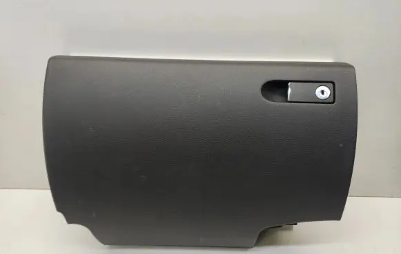 Mercedes-Benz C W204 Glove box