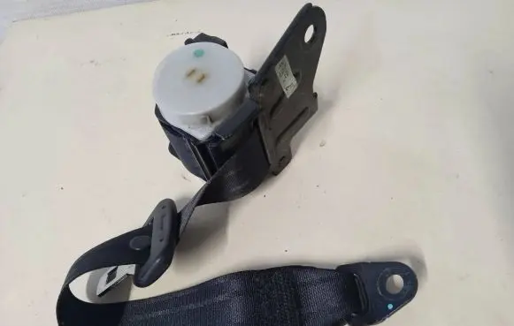 Mazda 6 Rear seatbelt T86240t