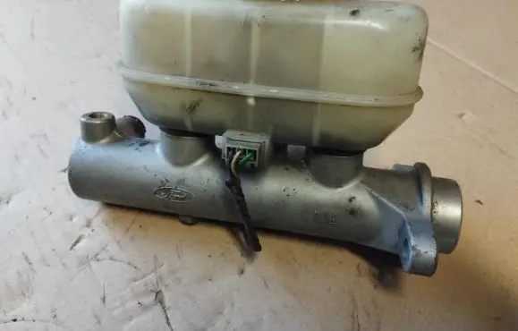 Master brake cylinder