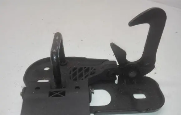Volkswagen PASSAT B6 Engine bonnet/hood lock/latch loop/hook 3C0823480