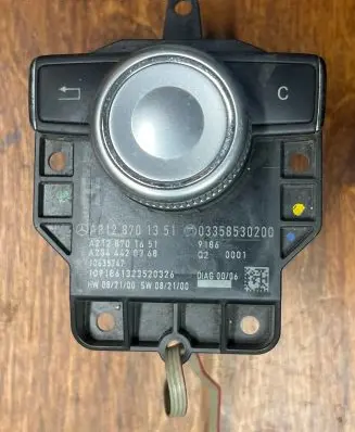 Multifunctional control switch/knob