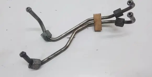 Volvo XC70 Fuel injector supply line/pipe 