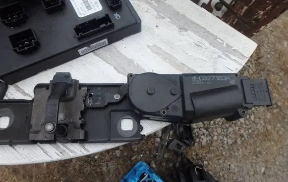 Audi A8 S8 D4 4H Tailgate lock latch 