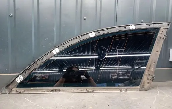 Mercedes-Benz E W211 Rear side window
