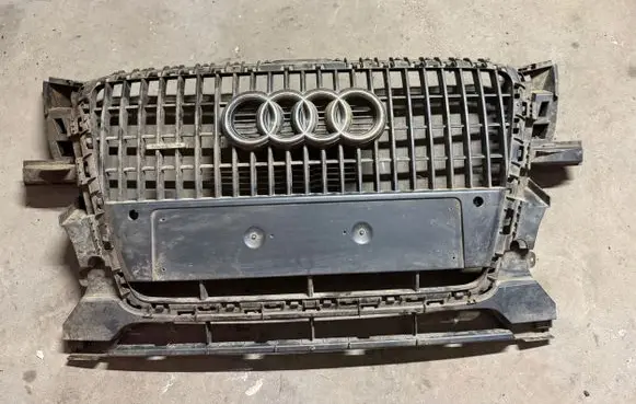 Audi Q5 SQ5 Front bumper upper radiator grill 8R0853651