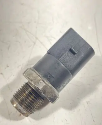 Mercedes-Benz ML W164 Fuel pressure sensor a0041536728 0281002504 051008002