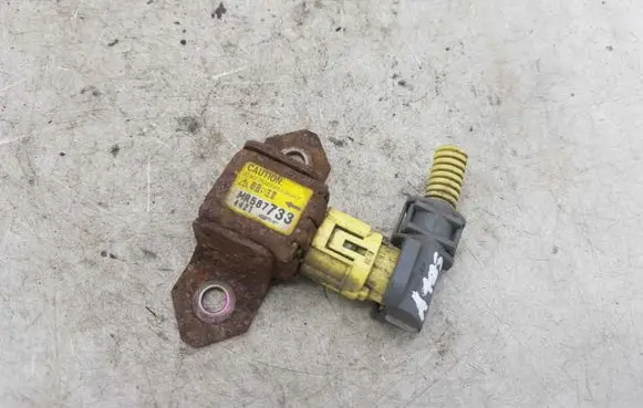 Mitsubishi Outlander Airbag deployment crash/impact sensor MR587733 4421