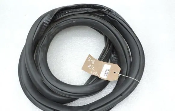 Jeep Renegade Rear door rubber seal (on body) 5195334552100736