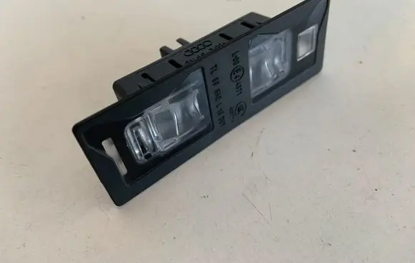 Audi Q5 SQ5 Number plate light 8W6943021