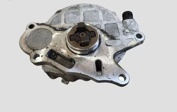 Volkswagen PASSAT B7 Vacuum pump 03L145100F