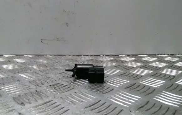 Mazda 323 Vacuum valve K5T49091