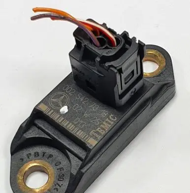 Mercedes-Benz SL AMG R230 Airbag deployment crash/impact sensor 0025427018