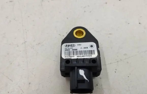 Hyundai i30 Airbag deployment crash/impact sensor 95920A6000 A6HLA6DY51010