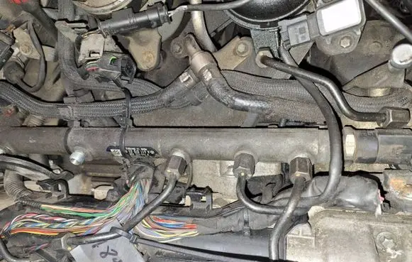 Mercedes-Benz C W203 Fuel main line pipe 0445214038 a6110700395
