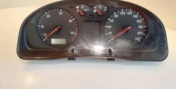 Volkswagen PASSAT B5 Speedometer (instrument cluster) 3B0919881N