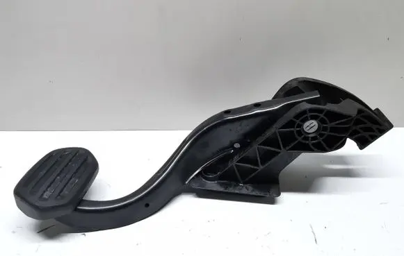 BMW 2 Active Tourer U06 Brake pedal 6891135 689113507 0571882
