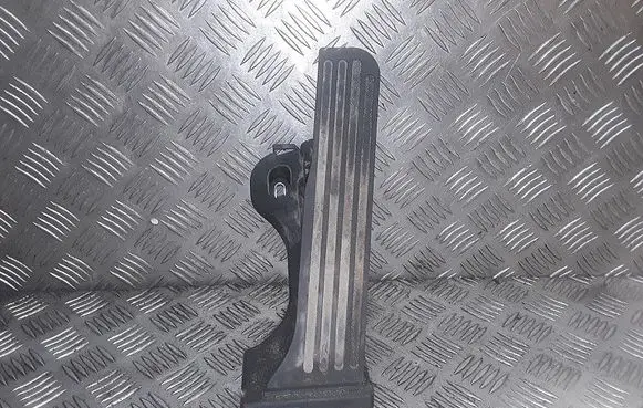 Accelerator throttle pedal