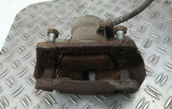 Mercedes-Benz A W169 Front brake caliper 9883B