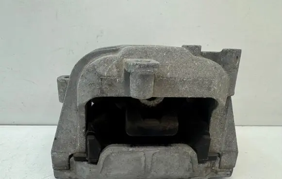 Engine mount bracket