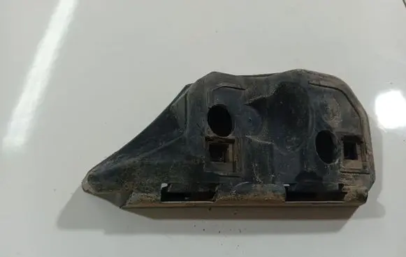 Front bumper mounting bracket