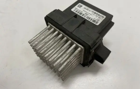 Opel Astra J Heater blower fan relay 13503201