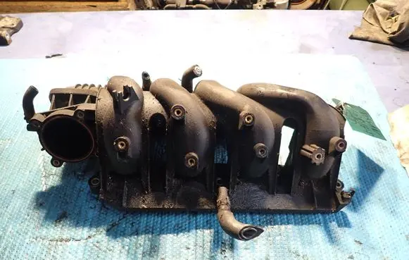Nissan Juke I F15 Intake manifold