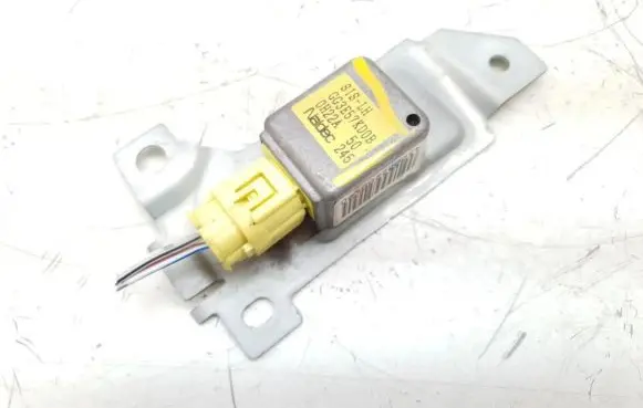 Mazda 626 Airbag deployment crash/impact sensor GG3E57KD0B