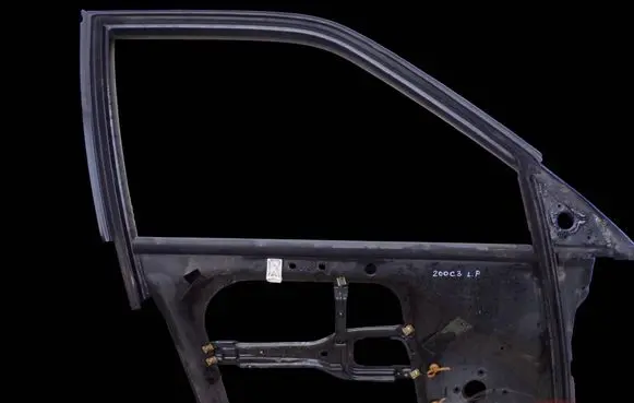 Audi 200 Front door window/glass frame 