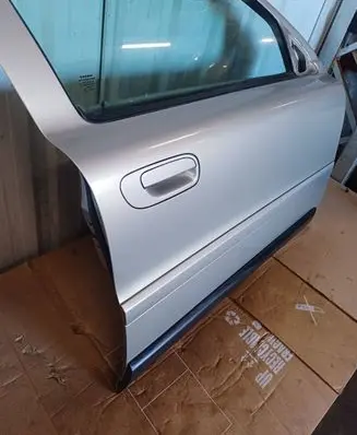 Volvo XC70 Front door
