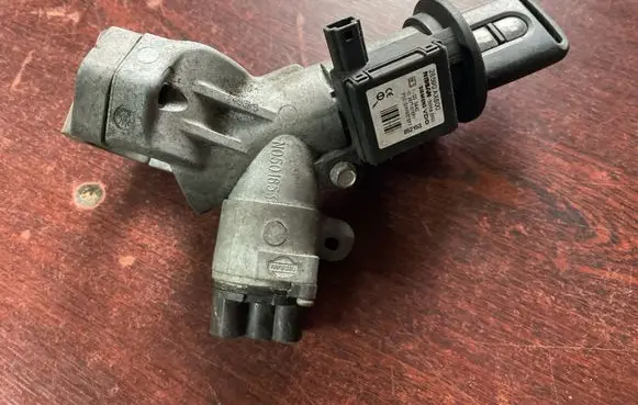 Nissan Almera Tino Ignition lock 28590AX600