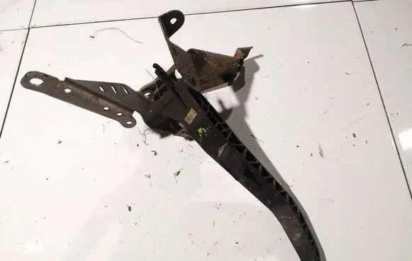 Mazda 3 I Clutch pedal 