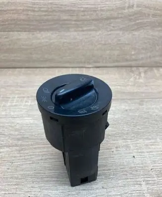 Volkswagen Golf IV Light switch 1C0941531A