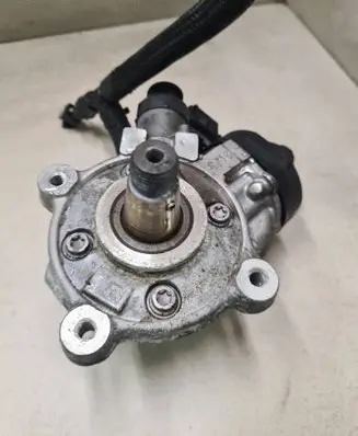 Skoda Octavia Mk3 (5E) Fuel injection high pressure pump 04L130755E 0445010538