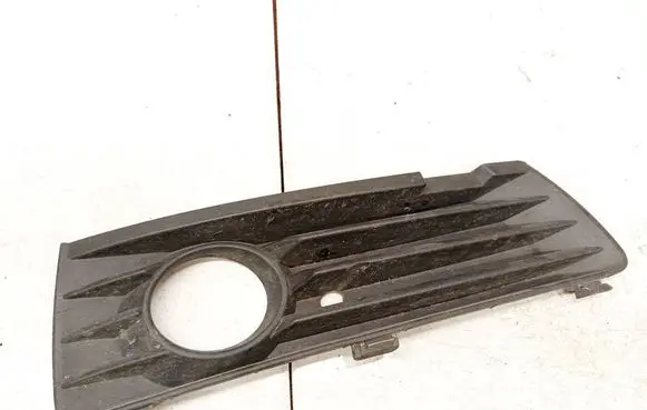 Opel Zafira B Front bumper lower grill 13124990