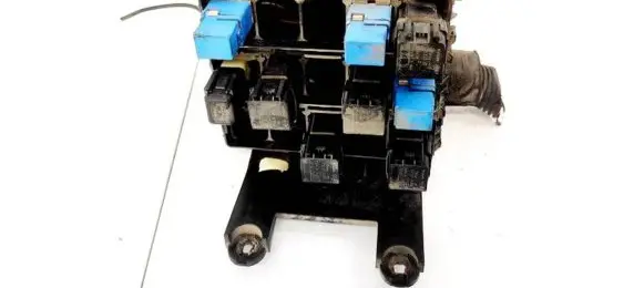 Nissan Primera Fuse box set 7154706830 7154-7068-30