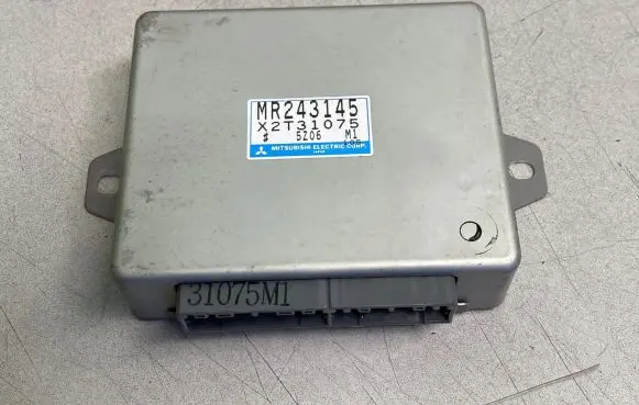 Mitsubishi Pajero ABS control unit/module MR243145 X2T31075