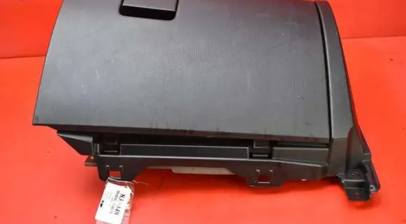 Glove box