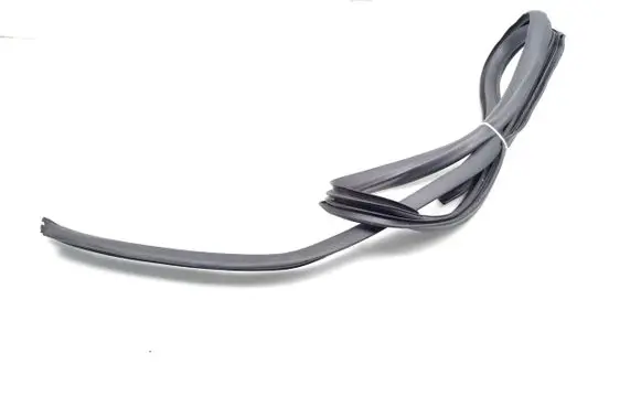 Suzuki Grand Vitara II Rear door rubber seal (on body) 