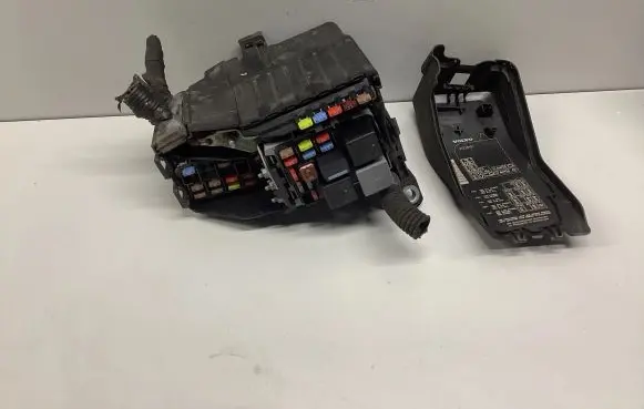 Volvo V70 Fuse box set 31328191