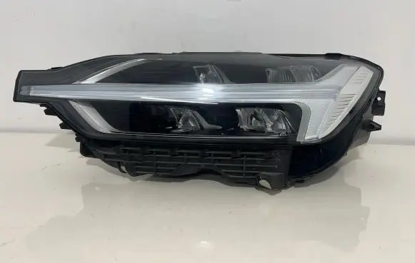 Volvo XC60 Headlight/headlamp 32133548 474E5A5A3A4D 400000032636310