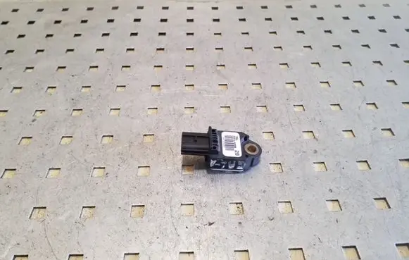 Toyota Auris 150 Airbag deployment crash/impact sensor 8983102080